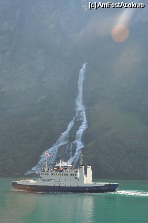 [P04] Cascada Petitorul din fiordul Geiranger » foto by s.simona
 - 
<span class="allrVoted glyphicon glyphicon-heart hidden" id="av529744"></span>
<a class="m-l-10 hidden" id="sv529744" onclick="voting_Foto_DelVot(,529744,14621)" role="button">șterge vot <span class="glyphicon glyphicon-remove"></span></a>
<a id="v9529744" class=" c-red"  onclick="voting_Foto_SetVot(529744)" role="button"><span class="glyphicon glyphicon-heart-empty"></span> <b>LIKE</b> = Votează poza</a> <img class="hidden"  id="f529744W9" src="/imagini/loader.gif" border="0" /><span class="AjErrMes hidden" id="e529744ErM"></span>