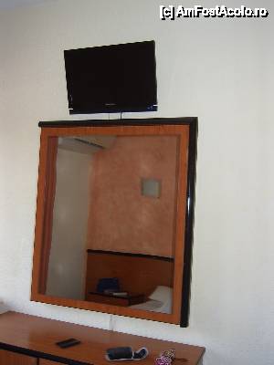 [P06] Imagini din camera de hotel » foto by Alina Roxana
 - 
<span class="allrVoted glyphicon glyphicon-heart hidden" id="av440478"></span>
<a class="m-l-10 hidden" id="sv440478" onclick="voting_Foto_DelVot(,440478,14632)" role="button">șterge vot <span class="glyphicon glyphicon-remove"></span></a>
<a id="v9440478" class=" c-red"  onclick="voting_Foto_SetVot(440478)" role="button"><span class="glyphicon glyphicon-heart-empty"></span> <b>LIKE</b> = Votează poza</a> <img class="hidden"  id="f440478W9" src="/imagini/loader.gif" border="0" /><span class="AjErrMes hidden" id="e440478ErM"></span>