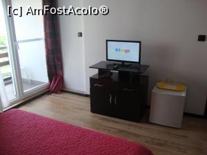 [P17] Se observă televizorul, minibarul, dar şi ieşirea în balcon.  » foto by Floryn81
 - 
<span class="allrVoted glyphicon glyphicon-heart hidden" id="av866149"></span>
<a class="m-l-10 hidden" id="sv866149" onclick="voting_Foto_DelVot(,866149,14637)" role="button">șterge vot <span class="glyphicon glyphicon-remove"></span></a>
<a id="v9866149" class=" c-red"  onclick="voting_Foto_SetVot(866149)" role="button"><span class="glyphicon glyphicon-heart-empty"></span> <b>LIKE</b> = Votează poza</a> <img class="hidden"  id="f866149W9" src="/imagini/loader.gif" border="0" /><span class="AjErrMes hidden" id="e866149ErM"></span>