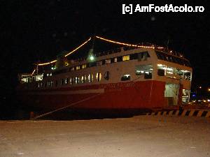 [P01] Un ferryboat in port seara, acesta merge catre Keffalonia » foto by Muffin2009*
 - 
<span class="allrVoted glyphicon glyphicon-heart hidden" id="av400633"></span>
<a class="m-l-10 hidden" id="sv400633" onclick="voting_Foto_DelVot(,400633,14642)" role="button">șterge vot <span class="glyphicon glyphicon-remove"></span></a>
<a id="v9400633" class=" c-red"  onclick="voting_Foto_SetVot(400633)" role="button"><span class="glyphicon glyphicon-heart-empty"></span> <b>LIKE</b> = Votează poza</a> <img class="hidden"  id="f400633W9" src="/imagini/loader.gif" border="0" /><span class="AjErrMes hidden" id="e400633ErM"></span>