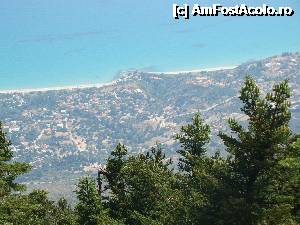 [P11] Lourdata (stinga) si Lithero (dreapta), vazute de la 1628 m, de pe Ainos. Poza e mai mult pentru privelistea 'ca din avion' de pe munte. Oricum, se distinge limpezimea apei si lipsa stincilor subacvatice in zona.  » foto by abancor
 - 
<span class="allrVoted glyphicon glyphicon-heart hidden" id="av362025"></span>
<a class="m-l-10 hidden" id="sv362025" onclick="voting_Foto_DelVot(,362025,14654)" role="button">șterge vot <span class="glyphicon glyphicon-remove"></span></a>
<a id="v9362025" class=" c-red"  onclick="voting_Foto_SetVot(362025)" role="button"><span class="glyphicon glyphicon-heart-empty"></span> <b>LIKE</b> = Votează poza</a> <img class="hidden"  id="f362025W9" src="/imagini/loader.gif" border="0" /><span class="AjErrMes hidden" id="e362025ErM"></span>