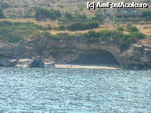 [P14] Alta plaja de linga Skala, sub un abri stincos care ofera umbra naturala. Dupa cum se vede, nu e prea aglomerata.  » foto by abancor
 - 
<span class="allrVoted glyphicon glyphicon-heart hidden" id="av362030"></span>
<a class="m-l-10 hidden" id="sv362030" onclick="voting_Foto_DelVot(,362030,14654)" role="button">șterge vot <span class="glyphicon glyphicon-remove"></span></a>
<a id="v9362030" class=" c-red"  onclick="voting_Foto_SetVot(362030)" role="button"><span class="glyphicon glyphicon-heart-empty"></span> <b>LIKE</b> = Votează poza</a> <img class="hidden"  id="f362030W9" src="/imagini/loader.gif" border="0" /><span class="AjErrMes hidden" id="e362030ErM"></span>