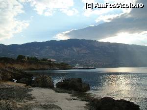 [P05] De pe plaja Pessada catre port. In zare, Vf. Ainos si satele de la poale. Printre casele acelea am avut cazarea. La poale se insira plajele Trapezaki - Kanali - Lourdata.  » foto by abancor
 - 
<span class="allrVoted glyphicon glyphicon-heart hidden" id="av362010"></span>
<a class="m-l-10 hidden" id="sv362010" onclick="voting_Foto_DelVot(,362010,14654)" role="button">șterge vot <span class="glyphicon glyphicon-remove"></span></a>
<a id="v9362010" class=" c-red"  onclick="voting_Foto_SetVot(362010)" role="button"><span class="glyphicon glyphicon-heart-empty"></span> <b>LIKE</b> = Votează poza</a> <img class="hidden"  id="f362010W9" src="/imagini/loader.gif" border="0" /><span class="AjErrMes hidden" id="e362010ErM"></span>