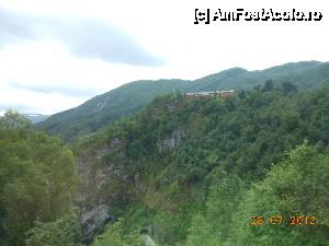 [P50] În drum spre Bergen - Hotel Stalheim văzut din defileu.  » foto by iulianic
 - 
<span class="allrVoted glyphicon glyphicon-heart hidden" id="av475165"></span>
<a class="m-l-10 hidden" id="sv475165" onclick="voting_Foto_DelVot(,475165,14660)" role="button">șterge vot <span class="glyphicon glyphicon-remove"></span></a>
<a id="v9475165" class=" c-red"  onclick="voting_Foto_SetVot(475165)" role="button"><span class="glyphicon glyphicon-heart-empty"></span> <b>LIKE</b> = Votează poza</a> <img class="hidden"  id="f475165W9" src="/imagini/loader.gif" border="0" /><span class="AjErrMes hidden" id="e475165ErM"></span>