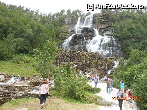 [P52] În drum spre Bergen - Cascada Tvindefossen.  » foto by iulianic
 - 
<span class="allrVoted glyphicon glyphicon-heart hidden" id="av475167"></span>
<a class="m-l-10 hidden" id="sv475167" onclick="voting_Foto_DelVot(,475167,14660)" role="button">șterge vot <span class="glyphicon glyphicon-remove"></span></a>
<a id="v9475167" class=" c-red"  onclick="voting_Foto_SetVot(475167)" role="button"><span class="glyphicon glyphicon-heart-empty"></span> <b>LIKE</b> = Votează poza</a> <img class="hidden"  id="f475167W9" src="/imagini/loader.gif" border="0" /><span class="AjErrMes hidden" id="e475167ErM"></span>
