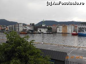 [P19] Bergen - Portul văzut din înălţimea vechii fortăreţe.  » foto by iulianic
 - 
<span class="allrVoted glyphicon glyphicon-heart hidden" id="av484464"></span>
<a class="m-l-10 hidden" id="sv484464" onclick="voting_Foto_DelVot(,484464,14660)" role="button">șterge vot <span class="glyphicon glyphicon-remove"></span></a>
<a id="v9484464" class=" c-red"  onclick="voting_Foto_SetVot(484464)" role="button"><span class="glyphicon glyphicon-heart-empty"></span> <b>LIKE</b> = Votează poza</a> <img class="hidden"  id="f484464W9" src="/imagini/loader.gif" border="0" /><span class="AjErrMes hidden" id="e484464ErM"></span>