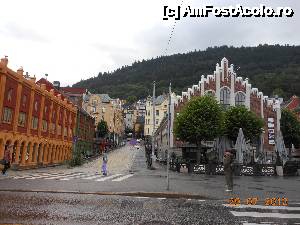 [P02] Bergen - Strada de lângă Hanseatiske Museum, perpendiculară pe cheiul Bryggen.  » foto by iulianic
 - 
<span class="allrVoted glyphicon glyphicon-heart hidden" id="av484447"></span>
<a class="m-l-10 hidden" id="sv484447" onclick="voting_Foto_DelVot(,484447,14660)" role="button">șterge vot <span class="glyphicon glyphicon-remove"></span></a>
<a id="v9484447" class=" c-red"  onclick="voting_Foto_SetVot(484447)" role="button"><span class="glyphicon glyphicon-heart-empty"></span> <b>LIKE</b> = Votează poza</a> <img class="hidden"  id="f484447W9" src="/imagini/loader.gif" border="0" /><span class="AjErrMes hidden" id="e484447ErM"></span>
