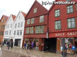 [P04] Bergen - Cheiul Bryggen şi casele hanseatice.  » foto by iulianic
 - 
<span class="allrVoted glyphicon glyphicon-heart hidden" id="av484449"></span>
<a class="m-l-10 hidden" id="sv484449" onclick="voting_Foto_DelVot(,484449,14660)" role="button">șterge vot <span class="glyphicon glyphicon-remove"></span></a>
<a id="v9484449" class=" c-red"  onclick="voting_Foto_SetVot(484449)" role="button"><span class="glyphicon glyphicon-heart-empty"></span> <b>LIKE</b> = Votează poza</a> <img class="hidden"  id="f484449W9" src="/imagini/loader.gif" border="0" /><span class="AjErrMes hidden" id="e484449ErM"></span>