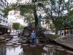 [P12] Edward Grieg cânta chiar şi în ploaie.  » foto by marius gaudi*
 - 
<span class="allrVoted glyphicon glyphicon-heart hidden" id="av809840"></span>
<a class="m-l-10 hidden" id="sv809840" onclick="voting_Foto_DelVot(,809840,14660)" role="button">șterge vot <span class="glyphicon glyphicon-remove"></span></a>
<a id="v9809840" class=" c-red"  onclick="voting_Foto_SetVot(809840)" role="button"><span class="glyphicon glyphicon-heart-empty"></span> <b>LIKE</b> = Votează poza</a> <img class="hidden"  id="f809840W9" src="/imagini/loader.gif" border="0" /><span class="AjErrMes hidden" id="e809840ErM"></span>