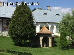 [P15] Manastirea Suzana - fantana din piatra » foto by mishu
 - 
<span class="allrVoted glyphicon glyphicon-heart hidden" id="av920763"></span>
<a class="m-l-10 hidden" id="sv920763" onclick="voting_Foto_DelVot(,920763,14664)" role="button">șterge vot <span class="glyphicon glyphicon-remove"></span></a>
<a id="v9920763" class=" c-red"  onclick="voting_Foto_SetVot(920763)" role="button"><span class="glyphicon glyphicon-heart-empty"></span> <b>LIKE</b> = Votează poza</a> <img class="hidden"  id="f920763W9" src="/imagini/loader.gif" border="0" /><span class="AjErrMes hidden" id="e920763ErM"></span>