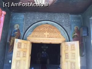[P19] Manastirea Suzana - Intrarea in biserica » foto by mishu
 - 
<span class="allrVoted glyphicon glyphicon-heart hidden" id="av920767"></span>
<a class="m-l-10 hidden" id="sv920767" onclick="voting_Foto_DelVot(,920767,14664)" role="button">șterge vot <span class="glyphicon glyphicon-remove"></span></a>
<a id="v9920767" class=" c-red"  onclick="voting_Foto_SetVot(920767)" role="button"><span class="glyphicon glyphicon-heart-empty"></span> <b>LIKE</b> = Votează poza</a> <img class="hidden"  id="f920767W9" src="/imagini/loader.gif" border="0" /><span class="AjErrMes hidden" id="e920767ErM"></span>