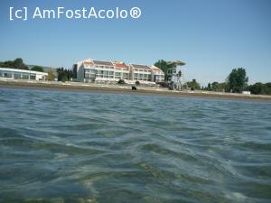 [P07] Hotelul vazut de pe mare, apa e mica mult spre larg.  » foto by Nicu
 - 
<span class="allrVoted glyphicon glyphicon-heart hidden" id="av707716"></span>
<a class="m-l-10 hidden" id="sv707716" onclick="voting_Foto_DelVot(,707716,14675)" role="button">șterge vot <span class="glyphicon glyphicon-remove"></span></a>
<a id="v9707716" class=" c-red"  onclick="voting_Foto_SetVot(707716)" role="button"><span class="glyphicon glyphicon-heart-empty"></span> <b>LIKE</b> = Votează poza</a> <img class="hidden"  id="f707716W9" src="/imagini/loader.gif" border="0" /><span class="AjErrMes hidden" id="e707716ErM"></span>