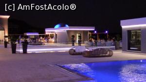 [P03] Terasa exterioara la orele serii. Un albastru feeric lumineaza piscina. » foto by ovidiuyepi
 - 
<span class="allrVoted glyphicon glyphicon-heart hidden" id="av1213115"></span>
<a class="m-l-10 hidden" id="sv1213115" onclick="voting_Foto_DelVot(,1213115,14687)" role="button">șterge vot <span class="glyphicon glyphicon-remove"></span></a>
<a id="v91213115" class=" c-red"  onclick="voting_Foto_SetVot(1213115)" role="button"><span class="glyphicon glyphicon-heart-empty"></span> <b>LIKE</b> = Votează poza</a> <img class="hidden"  id="f1213115W9" src="/imagini/loader.gif" border="0" /><span class="AjErrMes hidden" id="e1213115ErM"></span>