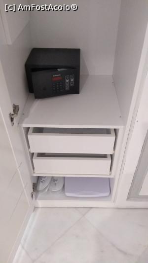 [P59] Dotari din dressing. » foto by ovidiuyepi
 - 
<span class="allrVoted glyphicon glyphicon-heart hidden" id="av1213171"></span>
<a class="m-l-10 hidden" id="sv1213171" onclick="voting_Foto_DelVot(,1213171,14687)" role="button">șterge vot <span class="glyphicon glyphicon-remove"></span></a>
<a id="v91213171" class=" c-red"  onclick="voting_Foto_SetVot(1213171)" role="button"><span class="glyphicon glyphicon-heart-empty"></span> <b>LIKE</b> = Votează poza</a> <img class="hidden"  id="f1213171W9" src="/imagini/loader.gif" border="0" /><span class="AjErrMes hidden" id="e1213171ErM"></span>