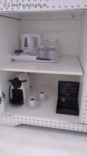 [P61] Cana electrica pentru ceai si pahare (sus); aparat Espresso pentru cafea, cescute si cutie cu pliculete de ness, cafea si lapte. » foto by ovidiuyepi
 - 
<span class="allrVoted glyphicon glyphicon-heart hidden" id="av1213173"></span>
<a class="m-l-10 hidden" id="sv1213173" onclick="voting_Foto_DelVot(,1213173,14687)" role="button">șterge vot <span class="glyphicon glyphicon-remove"></span></a>
<a id="v91213173" class=" c-red"  onclick="voting_Foto_SetVot(1213173)" role="button"><span class="glyphicon glyphicon-heart-empty"></span> <b>LIKE</b> = Votează poza</a> <img class="hidden"  id="f1213173W9" src="/imagini/loader.gif" border="0" /><span class="AjErrMes hidden" id="e1213173ErM"></span>