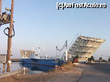 [P13] Podul mobil  din Insula Lefkada care leaga insula de continent pana in anul 500, cand   s-a transformat brusc in insula, dupa ce locuitorii din Corint ajunsi in zona, au taiat legatura cu continentul sapand un canal  lat de 20 de metri, pentru a usura trecere navelor. » foto by curcubeu
 - 
<span class="allrVoted glyphicon glyphicon-heart hidden" id="av332164"></span>
<a class="m-l-10 hidden" id="sv332164" onclick="voting_Foto_DelVot(,332164,14691)" role="button">șterge vot <span class="glyphicon glyphicon-remove"></span></a>
<a id="v9332164" class=" c-red"  onclick="voting_Foto_SetVot(332164)" role="button"><span class="glyphicon glyphicon-heart-empty"></span> <b>LIKE</b> = Votează poza</a> <img class="hidden"  id="f332164W9" src="/imagini/loader.gif" border="0" /><span class="AjErrMes hidden" id="e332164ErM"></span>