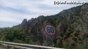 [P31] Peisaj în teren muntos în Macedonia. Și restricția de viteză pe acest segment de drum.  » foto by costy69*
 - 
<span class="allrVoted glyphicon glyphicon-heart hidden" id="av628788"></span>
<a class="m-l-10 hidden" id="sv628788" onclick="voting_Foto_DelVot(,628788,14691)" role="button">șterge vot <span class="glyphicon glyphicon-remove"></span></a>
<a id="v9628788" class=" c-red"  onclick="voting_Foto_SetVot(628788)" role="button"><span class="glyphicon glyphicon-heart-empty"></span> <b>LIKE</b> = Votează poza</a> <img class="hidden"  id="f628788W9" src="/imagini/loader.gif" border="0" /><span class="AjErrMes hidden" id="e628788ErM"></span>