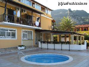 [P07] Piscina pentru copii de la Mires House - Agios Gordios, Corfu » foto by vlado2
 - 
<span class="allrVoted glyphicon glyphicon-heart hidden" id="av574690"></span>
<a class="m-l-10 hidden" id="sv574690" onclick="voting_Foto_DelVot(,574690,14693)" role="button">șterge vot <span class="glyphicon glyphicon-remove"></span></a>
<a id="v9574690" class=" c-red"  onclick="voting_Foto_SetVot(574690)" role="button"><span class="glyphicon glyphicon-heart-empty"></span> <b>LIKE</b> = Votează poza</a> <img class="hidden"  id="f574690W9" src="/imagini/loader.gif" border="0" /><span class="AjErrMes hidden" id="e574690ErM"></span>