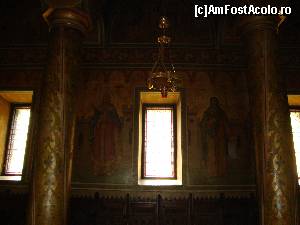 [P11] Lumina timidă contribuie la crearea unei atmosfere deosebite în interiorul bisericii.  » foto by Floryn81
 - 
<span class="allrVoted glyphicon glyphicon-heart hidden" id="av642874"></span>
<a class="m-l-10 hidden" id="sv642874" onclick="voting_Foto_DelVot(,642874,14696)" role="button">șterge vot <span class="glyphicon glyphicon-remove"></span></a>
<a id="v9642874" class=" c-red"  onclick="voting_Foto_SetVot(642874)" role="button"><span class="glyphicon glyphicon-heart-empty"></span> <b>LIKE</b> = Votează poza</a> <img class="hidden"  id="f642874W9" src="/imagini/loader.gif" border="0" /><span class="AjErrMes hidden" id="e642874ErM"></span>
