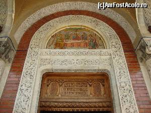 [P06] Partea superioară a pridvorului de la intrarea în biserica mare a Mănăstirii Sinaia.  » foto by Floryn81
 - 
<span class="allrVoted glyphicon glyphicon-heart hidden" id="av642866"></span>
<a class="m-l-10 hidden" id="sv642866" onclick="voting_Foto_DelVot(,642866,14696)" role="button">șterge vot <span class="glyphicon glyphicon-remove"></span></a>
<a id="v9642866" class=" c-red"  onclick="voting_Foto_SetVot(642866)" role="button"><span class="glyphicon glyphicon-heart-empty"></span> <b>LIKE</b> = Votează poza</a> <img class="hidden"  id="f642866W9" src="/imagini/loader.gif" border="0" /><span class="AjErrMes hidden" id="e642866ErM"></span>