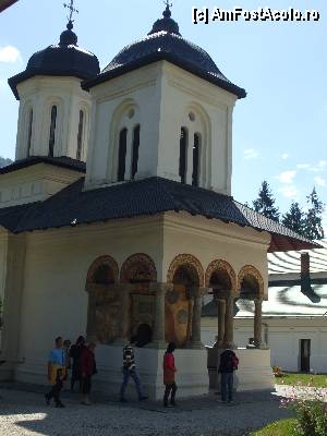 [P12] MAN. SINAIA / biserica veche fotografiată mai de aproape » foto by vanda
 - 
<span class="allrVoted glyphicon glyphicon-heart hidden" id="av364885"></span>
<a class="m-l-10 hidden" id="sv364885" onclick="voting_Foto_DelVot(,364885,14696)" role="button">șterge vot <span class="glyphicon glyphicon-remove"></span></a>
<a id="v9364885" class=" c-red"  onclick="voting_Foto_SetVot(364885)" role="button"><span class="glyphicon glyphicon-heart-empty"></span> <b>LIKE</b> = Votează poza</a> <img class="hidden"  id="f364885W9" src="/imagini/loader.gif" border="0" /><span class="AjErrMes hidden" id="e364885ErM"></span>