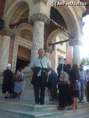 [P17] MAN. SINAIA /  ,,dantelărie' de la intrarea în biserica mare » foto by vanda
 - 
<span class="allrVoted glyphicon glyphicon-heart hidden" id="av364894"></span>
<a class="m-l-10 hidden" id="sv364894" onclick="voting_Foto_DelVot(,364894,14696)" role="button">șterge vot <span class="glyphicon glyphicon-remove"></span></a>
<a id="v9364894" class=" c-red"  onclick="voting_Foto_SetVot(364894)" role="button"><span class="glyphicon glyphicon-heart-empty"></span> <b>LIKE</b> = Votează poza</a> <img class="hidden"  id="f364894W9" src="/imagini/loader.gif" border="0" /><span class="AjErrMes hidden" id="e364894ErM"></span>