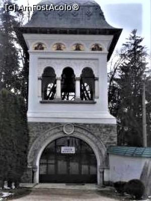 [P05] Clopotniţa manastirii Sinaia » foto by Michi
 - 
<span class="allrVoted glyphicon glyphicon-heart hidden" id="av1330414"></span>
<a class="m-l-10 hidden" id="sv1330414" onclick="voting_Foto_DelVot(,1330414,14696)" role="button">șterge vot <span class="glyphicon glyphicon-remove"></span></a>
<a id="v91330414" class=" c-red"  onclick="voting_Foto_SetVot(1330414)" role="button"><span class="glyphicon glyphicon-heart-empty"></span> <b>LIKE</b> = Votează poza</a> <img class="hidden"  id="f1330414W9" src="/imagini/loader.gif" border="0" /><span class="AjErrMes hidden" id="e1330414ErM"></span>