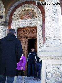 [P05] Intram in Biserica Sfanta Treime, biserica ce noua. » foto by anadragusin
 - 
<span class="allrVoted glyphicon glyphicon-heart hidden" id="av193890"></span>
<a class="m-l-10 hidden" id="sv193890" onclick="voting_Foto_DelVot(,193890,14696)" role="button">șterge vot <span class="glyphicon glyphicon-remove"></span></a>
<a id="v9193890" class=" c-red"  onclick="voting_Foto_SetVot(193890)" role="button"><span class="glyphicon glyphicon-heart-empty"></span> <b>LIKE</b> = Votează poza</a> <img class="hidden"  id="f193890W9" src="/imagini/loader.gif" border="0" /><span class="AjErrMes hidden" id="e193890ErM"></span>