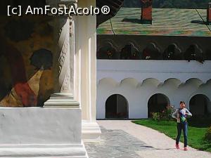 [P01] in curtea manastirii Sinaia » foto by sorinacio76
 - 
<span class="allrVoted glyphicon glyphicon-heart hidden" id="av811863"></span>
<a class="m-l-10 hidden" id="sv811863" onclick="voting_Foto_DelVot(,811863,14696)" role="button">șterge vot <span class="glyphicon glyphicon-remove"></span></a>
<a id="v9811863" class=" c-red"  onclick="voting_Foto_SetVot(811863)" role="button"><span class="glyphicon glyphicon-heart-empty"></span> <b>LIKE</b> = Votează poza</a> <img class="hidden"  id="f811863W9" src="/imagini/loader.gif" border="0" /><span class="AjErrMes hidden" id="e811863ErM"></span>
