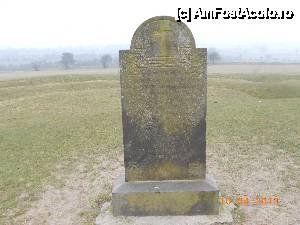 [P08] In 1798 in Hill of Tara si-au asezat tabara razvratitii irlandezi, impotriva ocupatiei britanice. Desi au fost invinsi, in memoria lor exista o piatra ce aminteste de eroismul lor.  » foto by Diaura*
 - 
<span class="allrVoted glyphicon glyphicon-heart hidden" id="av443917"></span>
<a class="m-l-10 hidden" id="sv443917" onclick="voting_Foto_DelVot(,443917,14730)" role="button">șterge vot <span class="glyphicon glyphicon-remove"></span></a>
<a id="v9443917" class=" c-red"  onclick="voting_Foto_SetVot(443917)" role="button"><span class="glyphicon glyphicon-heart-empty"></span> <b>LIKE</b> = Votează poza</a> <img class="hidden"  id="f443917W9" src="/imagini/loader.gif" border="0" /><span class="AjErrMes hidden" id="e443917ErM"></span>