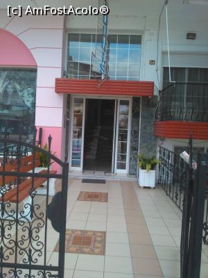 [P15] Intrare spre hotel » foto by xpac
 - 
<span class="allrVoted glyphicon glyphicon-heart hidden" id="av939567"></span>
<a class="m-l-10 hidden" id="sv939567" onclick="voting_Foto_DelVot(,939567,14734)" role="button">șterge vot <span class="glyphicon glyphicon-remove"></span></a>
<a id="v9939567" class=" c-red"  onclick="voting_Foto_SetVot(939567)" role="button"><span class="glyphicon glyphicon-heart-empty"></span> <b>LIKE</b> = Votează poza</a> <img class="hidden"  id="f939567W9" src="/imagini/loader.gif" border="0" /><span class="AjErrMes hidden" id="e939567ErM"></span>