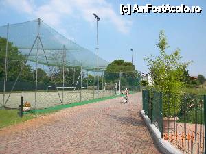 [P21] Terenul de tenis de camp pe care se jucau si alte sporturi cu mingea. » foto by bitnic
 - 
<span class="allrVoted glyphicon glyphicon-heart hidden" id="av445043"></span>
<a class="m-l-10 hidden" id="sv445043" onclick="voting_Foto_DelVot(,445043,14756)" role="button">șterge vot <span class="glyphicon glyphicon-remove"></span></a>
<a id="v9445043" class=" c-red"  onclick="voting_Foto_SetVot(445043)" role="button"><span class="glyphicon glyphicon-heart-empty"></span> <b>LIKE</b> = Votează poza</a> <img class="hidden"  id="f445043W9" src="/imagini/loader.gif" border="0" /><span class="AjErrMes hidden" id="e445043ErM"></span>