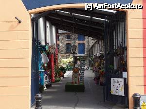 [P18] 'Clonakilty: în căutarea trenului pierdut' / O foarte mica galerie comerciala cu un tigru de plastic la intrare si un elefant (tot de plastic) la iesire » foto by DanCld
 - 
<span class="allrVoted glyphicon glyphicon-heart hidden" id="av452966"></span>
<a class="m-l-10 hidden" id="sv452966" onclick="voting_Foto_DelVot(,452966,14774)" role="button">șterge vot <span class="glyphicon glyphicon-remove"></span></a>
<a id="v9452966" class=" c-red"  onclick="voting_Foto_SetVot(452966)" role="button"><span class="glyphicon glyphicon-heart-empty"></span> <b>LIKE</b> = Votează poza</a> <img class="hidden"  id="f452966W9" src="/imagini/loader.gif" border="0" /><span class="AjErrMes hidden" id="e452966ErM"></span>