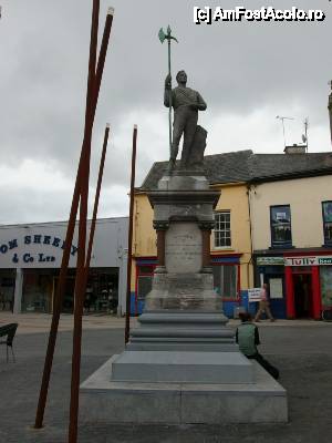[P02] 'Clonakilty: în căutarea trenului pierdut' / Statuie care aniverseaza batalia de la Big Cross din cadrul revoltei irlandeze de la 1796 » foto by DanCld
 - 
<span class="allrVoted glyphicon glyphicon-heart hidden" id="av452923"></span>
<a class="m-l-10 hidden" id="sv452923" onclick="voting_Foto_DelVot(,452923,14774)" role="button">șterge vot <span class="glyphicon glyphicon-remove"></span></a>
<a id="v9452923" class=" c-red"  onclick="voting_Foto_SetVot(452923)" role="button"><span class="glyphicon glyphicon-heart-empty"></span> <b>LIKE</b> = Votează poza</a> <img class="hidden"  id="f452923W9" src="/imagini/loader.gif" border="0" /><span class="AjErrMes hidden" id="e452923ErM"></span>