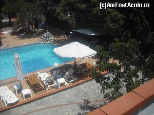 [P16] vedere din balcon catre piscina si micul foisor umbros de langa ea (in partea dreapta a pozei)  » foto by sorin_gabriel
 - 
<span class="allrVoted glyphicon glyphicon-heart hidden" id="av520025"></span>
<a class="m-l-10 hidden" id="sv520025" onclick="voting_Foto_DelVot(,520025,14783)" role="button">șterge vot <span class="glyphicon glyphicon-remove"></span></a>
<a id="v9520025" class=" c-red"  onclick="voting_Foto_SetVot(520025)" role="button"><span class="glyphicon glyphicon-heart-empty"></span> <b>LIKE</b> = Votează poza</a> <img class="hidden"  id="f520025W9" src="/imagini/loader.gif" border="0" /><span class="AjErrMes hidden" id="e520025ErM"></span>