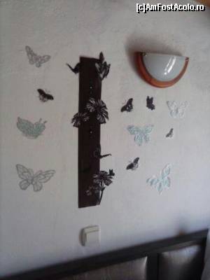 [P17] perete cu aplica si fluturasi luciosi, in camera de la Edem » foto by sorin_gabriel
 - 
<span class="allrVoted glyphicon glyphicon-heart hidden" id="av520026"></span>
<a class="m-l-10 hidden" id="sv520026" onclick="voting_Foto_DelVot(,520026,14783)" role="button">șterge vot <span class="glyphicon glyphicon-remove"></span></a>
<a id="v9520026" class=" c-red"  onclick="voting_Foto_SetVot(520026)" role="button"><span class="glyphicon glyphicon-heart-empty"></span> <b>LIKE</b> = Votează poza</a> <img class="hidden"  id="f520026W9" src="/imagini/loader.gif" border="0" /><span class="AjErrMes hidden" id="e520026ErM"></span>