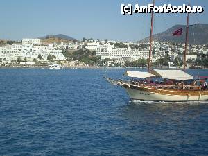 [P05] Bodrum, Turcia si un catamaran.  » foto by mirunat
 - 
<span class="allrVoted glyphicon glyphicon-heart hidden" id="av446236"></span>
<a class="m-l-10 hidden" id="sv446236" onclick="voting_Foto_DelVot(,446236,14796)" role="button">șterge vot <span class="glyphicon glyphicon-remove"></span></a>
<a id="v9446236" class=" c-red"  onclick="voting_Foto_SetVot(446236)" role="button"><span class="glyphicon glyphicon-heart-empty"></span> <b>LIKE</b> = Votează poza</a> <img class="hidden"  id="f446236W9" src="/imagini/loader.gif" border="0" /><span class="AjErrMes hidden" id="e446236ErM"></span>