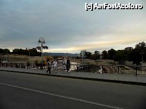[P07] Podul peste Nisava care face legătura între piață și Poarta Istanbul.  » foto by ariciu*
 - 
<span class="allrVoted glyphicon glyphicon-heart hidden" id="av481003"></span>
<a class="m-l-10 hidden" id="sv481003" onclick="voting_Foto_DelVot(,481003,14800)" role="button">șterge vot <span class="glyphicon glyphicon-remove"></span></a>
<a id="v9481003" class=" c-red"  onclick="voting_Foto_SetVot(481003)" role="button"><span class="glyphicon glyphicon-heart-empty"></span> <b>LIKE</b> = Votează poza</a> <img class="hidden"  id="f481003W9" src="/imagini/loader.gif" border="0" /><span class="AjErrMes hidden" id="e481003ErM"></span>
