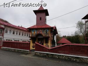 [P02] Mănăstirea Sf. Nectarie - vedere frontală. În fundal, chiliile și trapezele, iar deasupra bisericii se observă turla pătrată » foto by Daisy Petal
 - 
<span class="allrVoted glyphicon glyphicon-heart hidden" id="av1153627"></span>
<a class="m-l-10 hidden" id="sv1153627" onclick="voting_Foto_DelVot(,1153627,14806)" role="button">șterge vot <span class="glyphicon glyphicon-remove"></span></a>
<a id="v91153627" class=" c-red"  onclick="voting_Foto_SetVot(1153627)" role="button"><span class="glyphicon glyphicon-heart-empty"></span> <b>LIKE</b> = Votează poza</a> <img class="hidden"  id="f1153627W9" src="/imagini/loader.gif" border="0" /><span class="AjErrMes hidden" id="e1153627ErM"></span>
