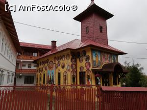 [P03] Mănăstirea Sf. Nectarie - în fundal se observă chiliile, iar lateral sunt trapezele » foto by Daisy Petal
 - 
<span class="allrVoted glyphicon glyphicon-heart hidden" id="av1153628"></span>
<a class="m-l-10 hidden" id="sv1153628" onclick="voting_Foto_DelVot(,1153628,14806)" role="button">șterge vot <span class="glyphicon glyphicon-remove"></span></a>
<a id="v91153628" class=" c-red"  onclick="voting_Foto_SetVot(1153628)" role="button"><span class="glyphicon glyphicon-heart-empty"></span> <b>LIKE</b> = Votează poza</a> <img class="hidden"  id="f1153628W9" src="/imagini/loader.gif" border="0" /><span class="AjErrMes hidden" id="e1153628ErM"></span>