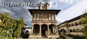 [P08] Mănăstirea Berislăvești, județul Vâlcea, Biserica, Pridvorul sprijinit de Coloane de piatră » foto by mprofeanu
 - 
<span class="allrVoted glyphicon glyphicon-heart hidden" id="av1394306"></span>
<a class="m-l-10 hidden" id="sv1394306" onclick="voting_Foto_DelVot(,1394306,14806)" role="button">șterge vot <span class="glyphicon glyphicon-remove"></span></a>
<a id="v91394306" class=" c-red"  onclick="voting_Foto_SetVot(1394306)" role="button"><span class="glyphicon glyphicon-heart-empty"></span> <b>LIKE</b> = Votează poza</a> <img class="hidden"  id="f1394306W9" src="/imagini/loader.gif" border="0" /><span class="AjErrMes hidden" id="e1394306ErM"></span>