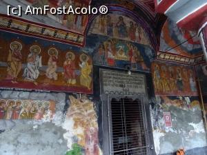 [P20] Pictura în pridvor e destul de deteriorată - Biserica „Sfinții Voievozi” – Olănești, Valea Caselor » foto by tata123 🔱
 - 
<span class="allrVoted glyphicon glyphicon-heart hidden" id="av990921"></span>
<a class="m-l-10 hidden" id="sv990921" onclick="voting_Foto_DelVot(,990921,14806)" role="button">șterge vot <span class="glyphicon glyphicon-remove"></span></a>
<a id="v9990921" class=" c-red"  onclick="voting_Foto_SetVot(990921)" role="button"><span class="glyphicon glyphicon-heart-empty"></span> <b>LIKE</b> = Votează poza</a> <img class="hidden"  id="f990921W9" src="/imagini/loader.gif" border="0" /><span class="AjErrMes hidden" id="e990921ErM"></span>