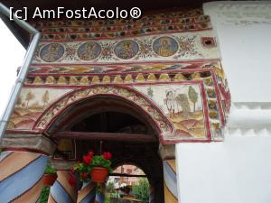 [P28] Ursarul și ursul său - Biserica „Sf. Ioan Botezătorul” – Cormoșești, Olănești.  » foto by tata123 🔱
 - 
<span class="allrVoted glyphicon glyphicon-heart hidden" id="av990929"></span>
<a class="m-l-10 hidden" id="sv990929" onclick="voting_Foto_DelVot(,990929,14806)" role="button">șterge vot <span class="glyphicon glyphicon-remove"></span></a>
<a id="v9990929" class=" c-red"  onclick="voting_Foto_SetVot(990929)" role="button"><span class="glyphicon glyphicon-heart-empty"></span> <b>LIKE</b> = Votează poza</a> <img class="hidden"  id="f990929W9" src="/imagini/loader.gif" border="0" /><span class="AjErrMes hidden" id="e990929ErM"></span>