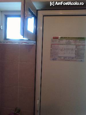[P11] Micro - geamul baii, care dadea in hol si usa fara inchidere (din fabrica!)  » foto by ariciu*
 - 
<span class="allrVoted glyphicon glyphicon-heart hidden" id="av446687"></span>
<a class="m-l-10 hidden" id="sv446687" onclick="voting_Foto_DelVot(,446687,14810)" role="button">șterge vot <span class="glyphicon glyphicon-remove"></span></a>
<a id="v9446687" class=" c-red"  onclick="voting_Foto_SetVot(446687)" role="button"><span class="glyphicon glyphicon-heart-empty"></span> <b>LIKE</b> = Votează poza</a> <img class="hidden"  id="f446687W9" src="/imagini/loader.gif" border="0" /><span class="AjErrMes hidden" id="e446687ErM"></span>