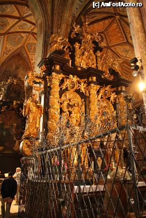 [P15] Un alt altar bogat decorat al bisericii » foto by Alina53
 - 
<span class="allrVoted glyphicon glyphicon-heart hidden" id="av692077"></span>
<a class="m-l-10 hidden" id="sv692077" onclick="voting_Foto_DelVot(,692077,14815)" role="button">șterge vot <span class="glyphicon glyphicon-remove"></span></a>
<a id="v9692077" class=" c-red"  onclick="voting_Foto_SetVot(692077)" role="button"><span class="glyphicon glyphicon-heart-empty"></span> <b>LIKE</b> = Votează poza</a> <img class="hidden"  id="f692077W9" src="/imagini/loader.gif" border="0" /><span class="AjErrMes hidden" id="e692077ErM"></span>