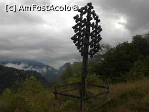 [P12] Pe drumul spre scări am trecut pe lângă o troiță » foto by Mika
 - 
<span class="allrVoted glyphicon glyphicon-heart hidden" id="av1175583"></span>
<a class="m-l-10 hidden" id="sv1175583" onclick="voting_Foto_DelVot(,1175583,14820)" role="button">șterge vot <span class="glyphicon glyphicon-remove"></span></a>
<a id="v91175583" class=" c-red"  onclick="voting_Foto_SetVot(1175583)" role="button"><span class="glyphicon glyphicon-heart-empty"></span> <b>LIKE</b> = Votează poza</a> <img class="hidden"  id="f1175583W9" src="/imagini/loader.gif" border="0" /><span class="AjErrMes hidden" id="e1175583ErM"></span>