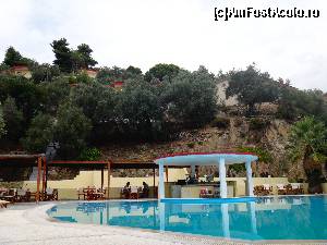 [P16] o parte din piscina hotelului Belvedere.  » foto by Un Turist Roman
 - 
<span class="allrVoted glyphicon glyphicon-heart hidden" id="av520412"></span>
<a class="m-l-10 hidden" id="sv520412" onclick="voting_Foto_DelVot(,520412,14842)" role="button">șterge vot <span class="glyphicon glyphicon-remove"></span></a>
<a id="v9520412" class=" c-red"  onclick="voting_Foto_SetVot(520412)" role="button"><span class="glyphicon glyphicon-heart-empty"></span> <b>LIKE</b> = Votează poza</a> <img class="hidden"  id="f520412W9" src="/imagini/loader.gif" border="0" /><span class="AjErrMes hidden" id="e520412ErM"></span>