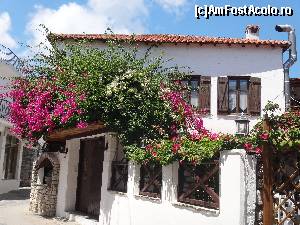 [P28] o casa din Skyathos Town.  » foto by Un Turist Roman
 - 
<span class="allrVoted glyphicon glyphicon-heart hidden" id="av520434"></span>
<a class="m-l-10 hidden" id="sv520434" onclick="voting_Foto_DelVot(,520434,14842)" role="button">șterge vot <span class="glyphicon glyphicon-remove"></span></a>
<a id="v9520434" class=" c-red"  onclick="voting_Foto_SetVot(520434)" role="button"><span class="glyphicon glyphicon-heart-empty"></span> <b>LIKE</b> = Votează poza</a> <img class="hidden"  id="f520434W9" src="/imagini/loader.gif" border="0" /><span class="AjErrMes hidden" id="e520434ErM"></span>