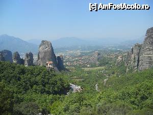 [P14] peisajul unic și spectaculos al ansamblului de la Meteora îți încântă sufletul. În partea stîngă fotografiei, Mînăstirea Rousanou, atestată încă din anul 1388.  » foto by michele
 - 
<span class="allrVoted glyphicon glyphicon-heart hidden" id="av449226"></span>
<a class="m-l-10 hidden" id="sv449226" onclick="voting_Foto_DelVot(,449226,14852)" role="button">șterge vot <span class="glyphicon glyphicon-remove"></span></a>
<a id="v9449226" class=" c-red"  onclick="voting_Foto_SetVot(449226)" role="button"><span class="glyphicon glyphicon-heart-empty"></span> <b>LIKE</b> = Votează poza</a> <img class="hidden"  id="f449226W9" src="/imagini/loader.gif" border="0" /><span class="AjErrMes hidden" id="e449226ErM"></span>