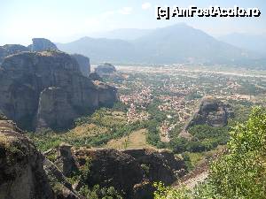 [P18] La poalele stîncilor meteorice, orașul Kalambaka, așezat pe o câmpie netedă.  » foto by michele
 - 
<span class="allrVoted glyphicon glyphicon-heart hidden" id="av449243"></span>
<a class="m-l-10 hidden" id="sv449243" onclick="voting_Foto_DelVot(,449243,14852)" role="button">șterge vot <span class="glyphicon glyphicon-remove"></span></a>
<a id="v9449243" class=" c-red"  onclick="voting_Foto_SetVot(449243)" role="button"><span class="glyphicon glyphicon-heart-empty"></span> <b>LIKE</b> = Votează poza</a> <img class="hidden"  id="f449243W9" src="/imagini/loader.gif" border="0" /><span class="AjErrMes hidden" id="e449243ErM"></span>